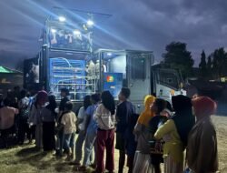 Hadirnya Kendaraan Watergen Brimob, Pelepas Dahaga Warga Pengungsian di Manggarai